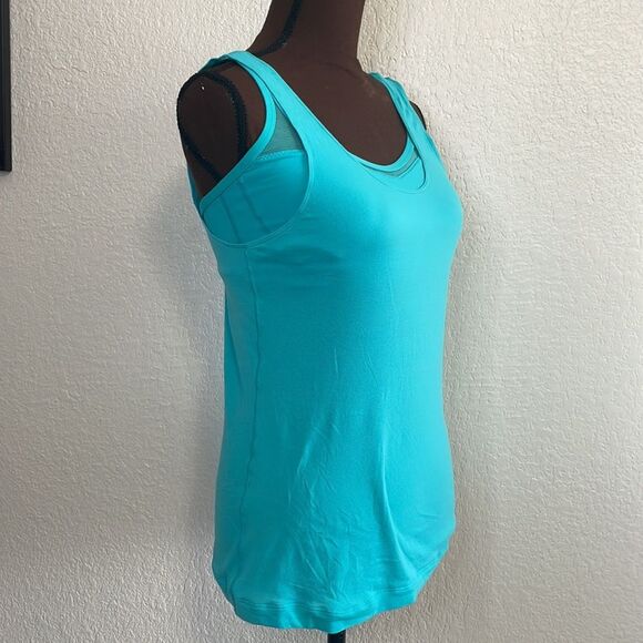 Sz. 8, Lululemon Turquoise Blue Tank with Removable Sports Bra, 2 in 1 Combo - Picture 2 of 8